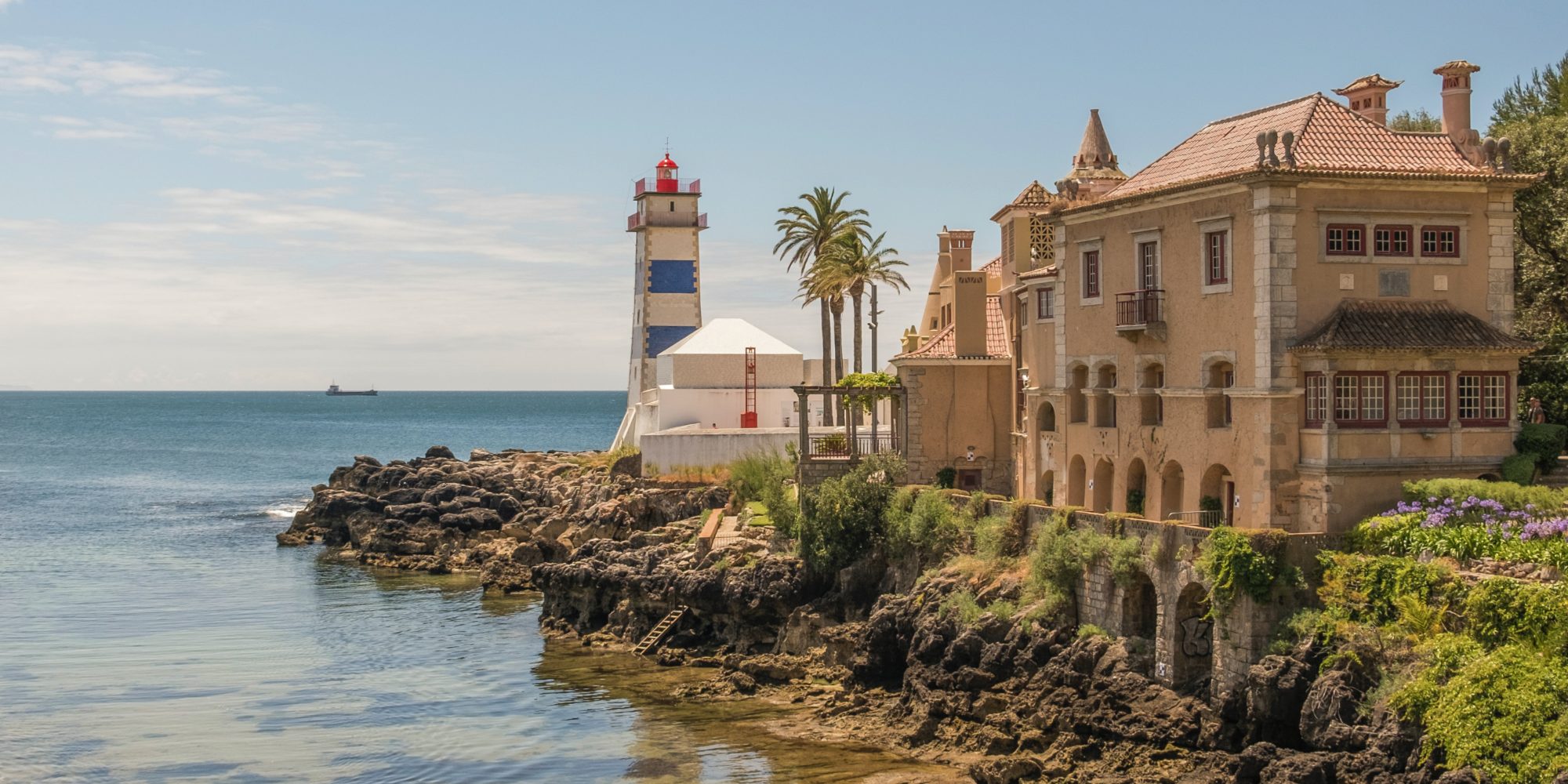 Beautiful Cascais scenery and architecture.jpg